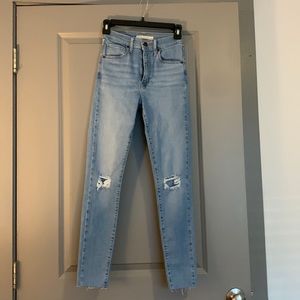 Levi’s Mile High Rise skinny Jeans size 25